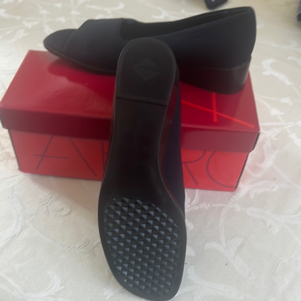 Aerosoles Women's Navy Peep Toe Shoes - Picture 4 of 4